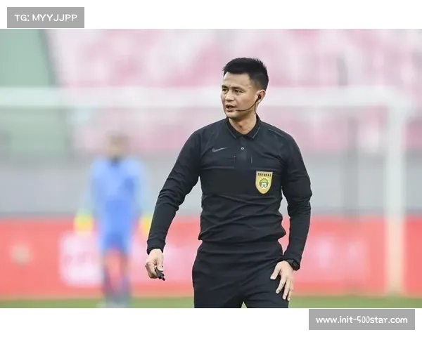 中超颁奖礼：李海新获金哨，周飞获金旗